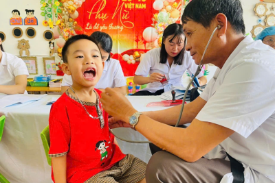 CÔNG TÁC KHÁM SỨC KHỎE ĐỊNH KỲ CHO TRẺ TRƯỜNG MẦM NON HẢI HƯNG